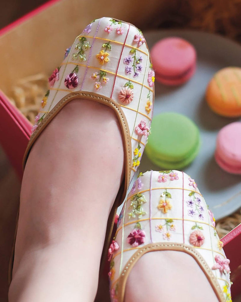 And Other Flowers : Juttis