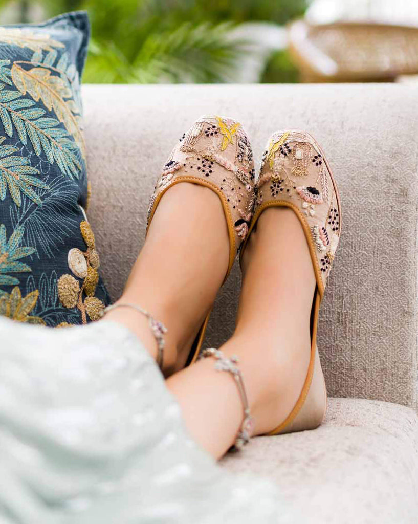 Oasis : Juttis - Payal Singhal X Fizzy Goblet
