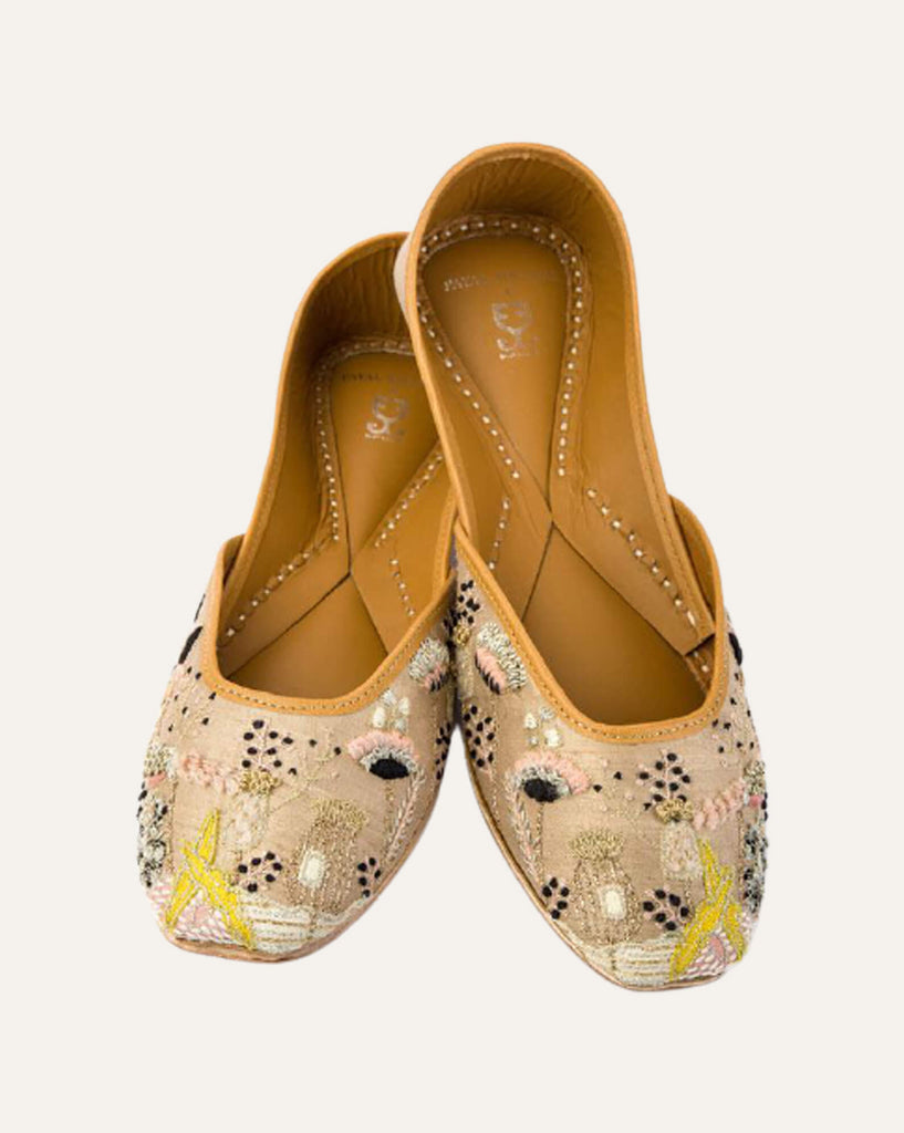 Oasis : Juttis - Payal Singhal X Fizzy Goblet