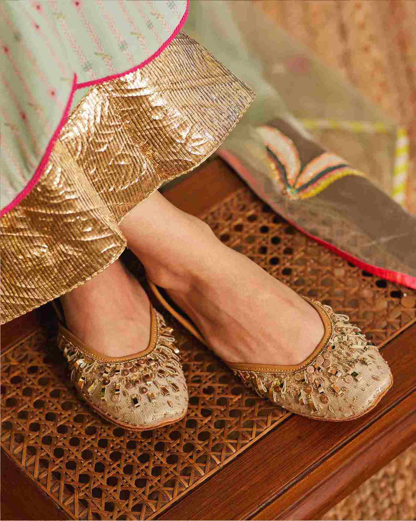 Go with the Gold : Juttis