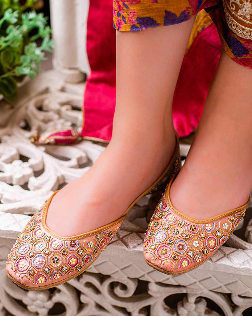 Peaches and Cream : Juttis