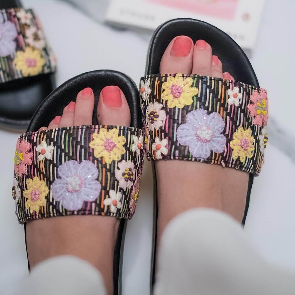 Skittle Little : Vegan Sliders - Black Lounge Slippers - Fizzy Goblet